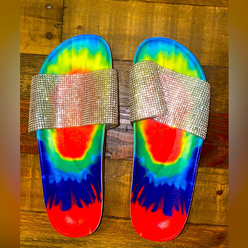 Tie-dye sparkle slides ✨